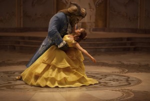 Kino filmo „Gražuolė ir pabaisa“ kadras