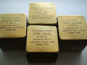 „Atminimo akmenys“ Basų šeimai. Gedimino Andriukaičio nuotrauka