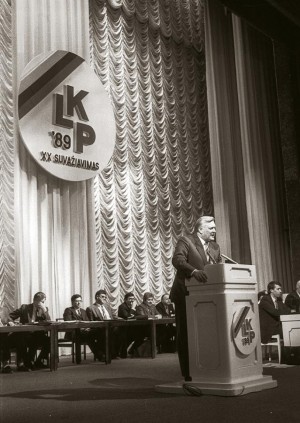 Tuometinio Lietuvos komunistų partijos generalinio sekretoriaus Algirdo Brazausko kalba LKP suvažiavime, 1989 m. gruodžio 19 d.
Andriaus Petrulevičiaus archyvo nuotrauka