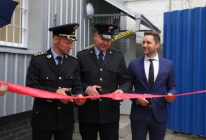 Marijampolės pataisos namų vadovas Regimantas Kavaliauskas%2c laikinasis Kalėjimų departamento direktorius Evaldas Gasparavičius ir Teisingumo ministrės patarėjas Nerijus Jukna