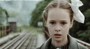 Kadras iš kino filmo "Ekskursantė"