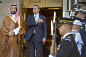 Mohammed bin Salman (kairėje) © Wikimedia Comons archyvo nuotr.