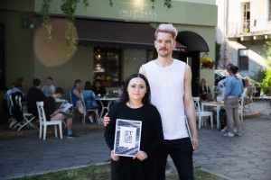 Fotografė Arcana Femina ir režisierius Romas Zabarauskas / © Elijaus Kniežausko nuotr.