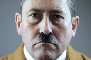 Neilo Holmeso įkūnytas Adolfas Hitleris