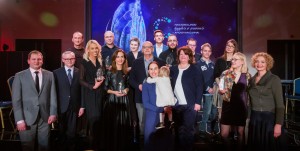 Nacionalinių lygybės ir įvairovės apdovanojimų 2018 laureatai ir lygių galimybių kontrolierė Agneta Skardžiuvienė. Martyno Ambrazo nuotr.