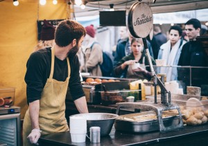 Maisto prekeivis. Clem Onojeghuo nuotr./Pexels.com